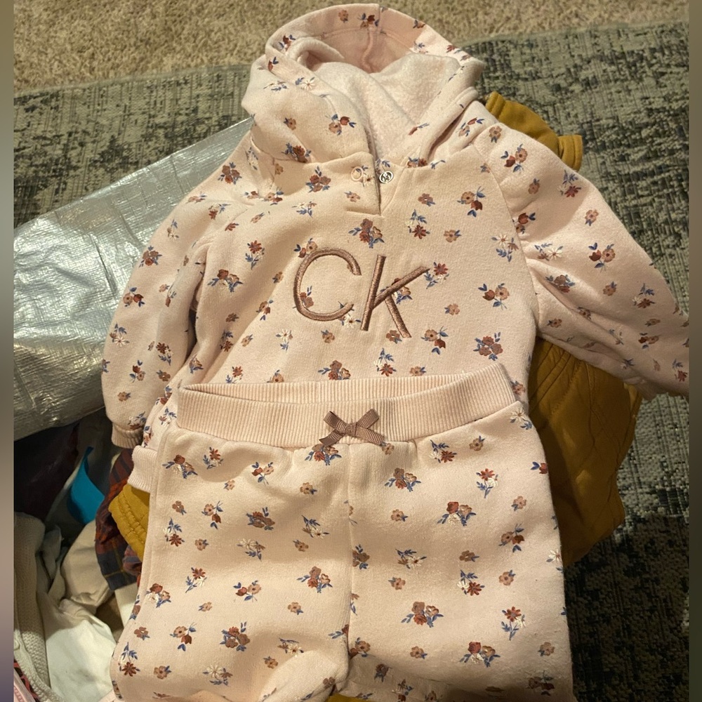 Calvin Klein, 6/9M, 2 pc. Jogger hoodie,Pink/Mauve w/ small flowers, sweatshirt